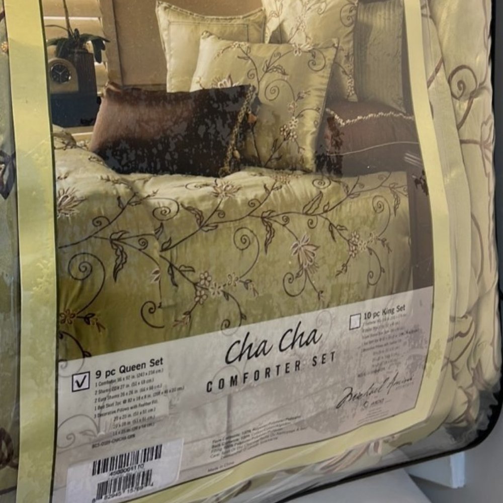 Michael Amini Comforter Set - Picture 2 of 2